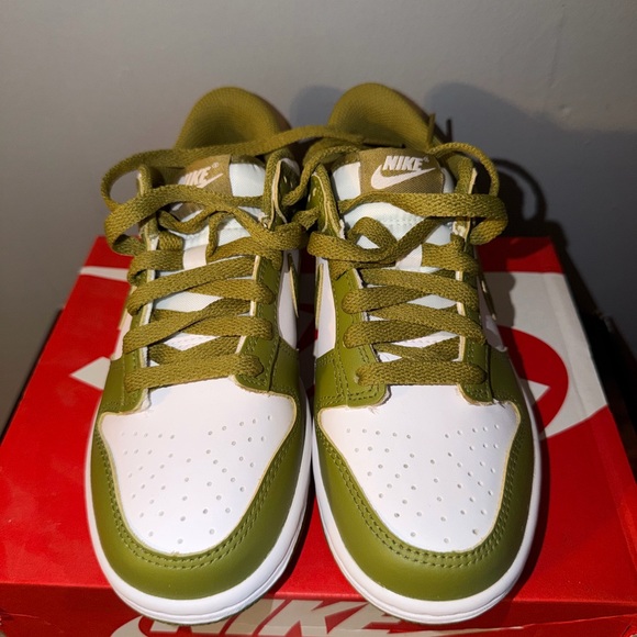 Nike Dunk Low Grade School - Picture 4 of 8